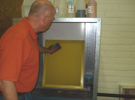 Degreasing a screen with Terry Combs